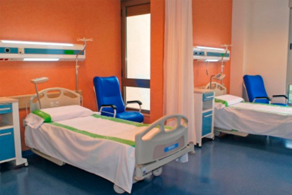 Prisión por asesinato para la mujer que dejó morir a su bebé en los baños de una clínica en Canarias