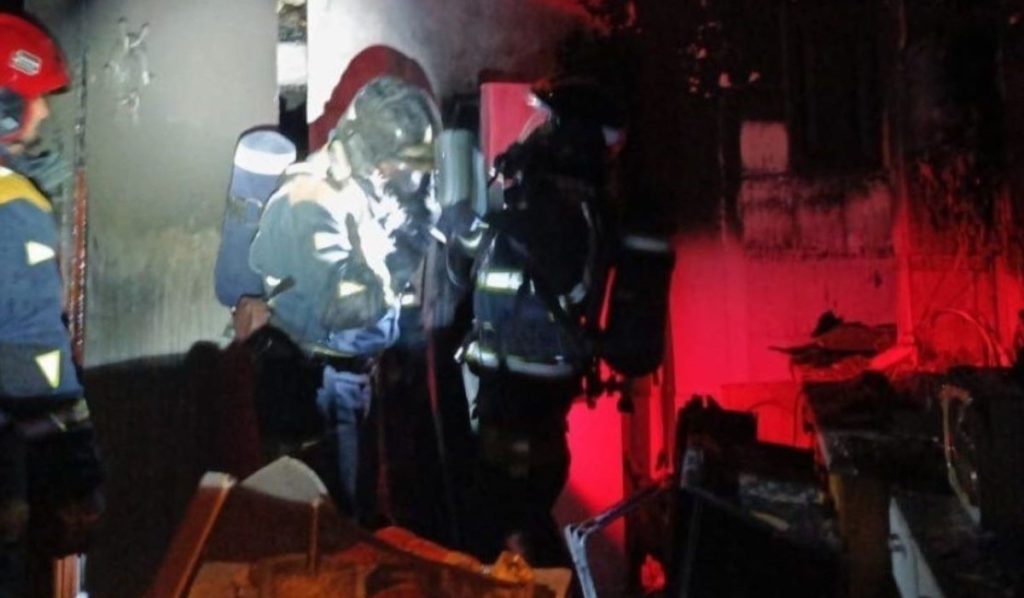 Grave incendio en el sur de Tenerife: una mujer, entre la vida y la muerte