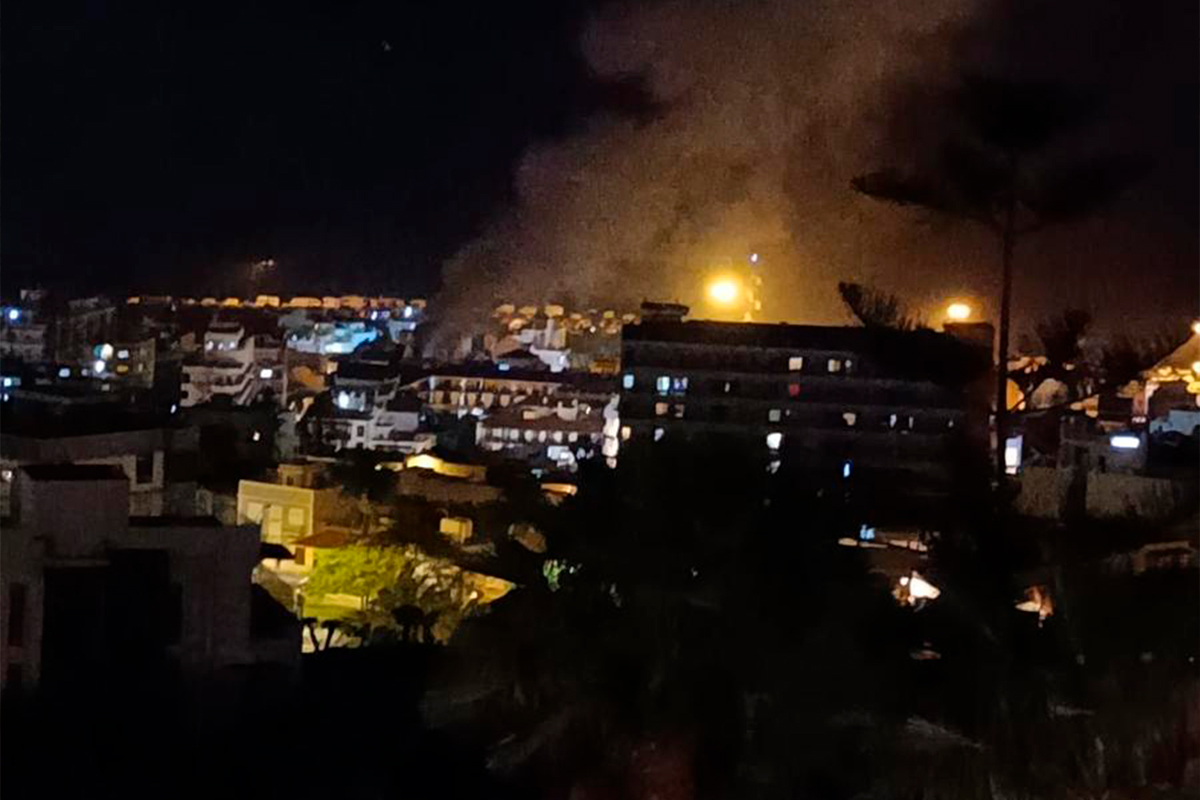 Incendio en una vivienda en Puerto de la Cruz: cortan una calle por seguridad