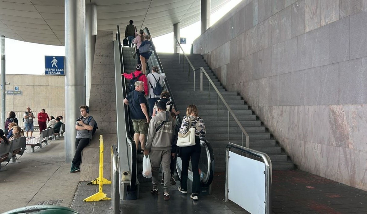 El Intercambiador de Santa Cruz de Tenerife tendrá nuevas escaleras mecánicas tras años de averías. DA