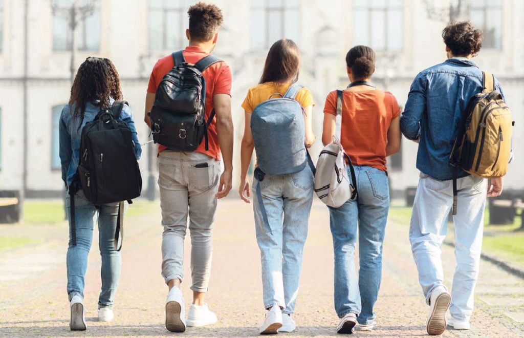 Nuevo informe sobre adicciones y edad: "Los jóvenes de 15 a 24 años beben alcohol un 60% menos"