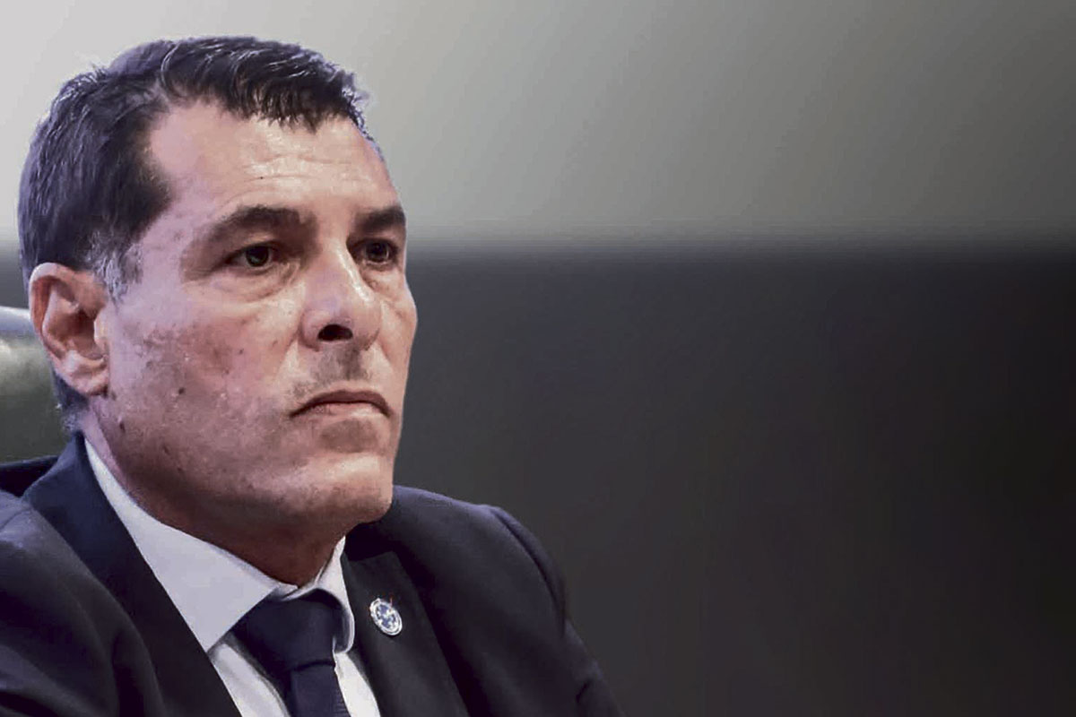 Tarjetas y gastos injustificados: anatomía del caso que pone contra las cuerdas al presidente del fútbol tinerfeño