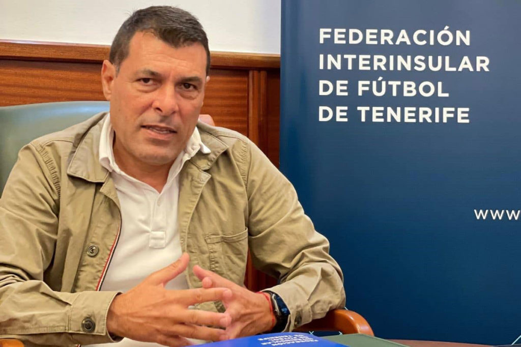 Tarjetas y gastos injustificados: anatomía del caso que pone contra las cuerdas al presidente del fútbol tinerfeño