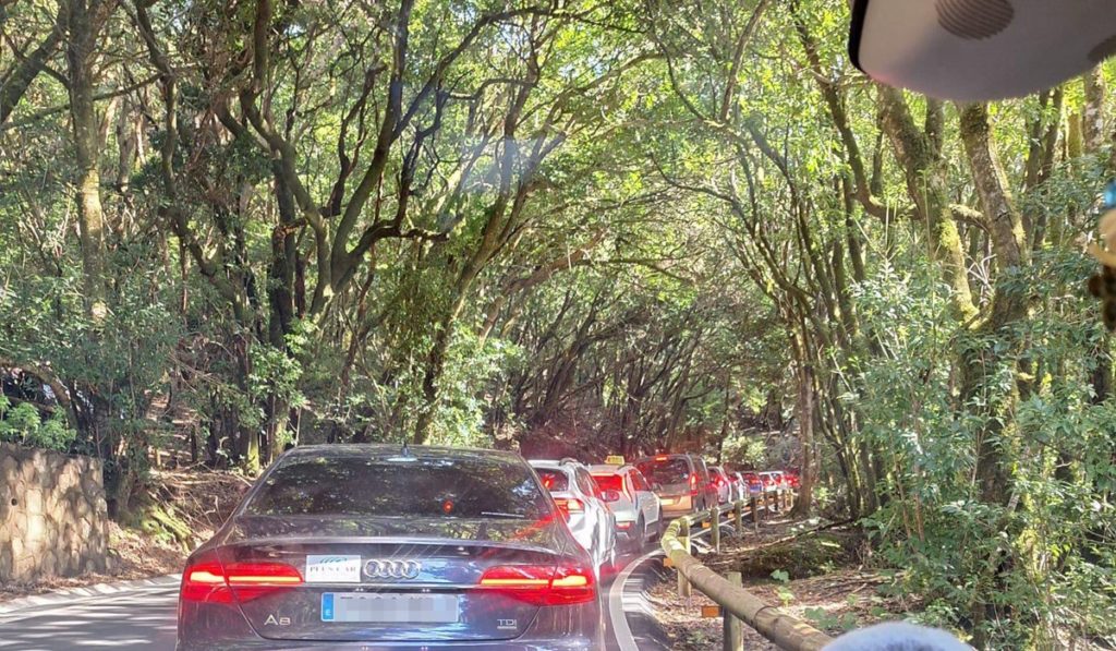 Vecinos de Anaga, contra la masificación: amenazan con “colapsar las entradas de los parking de Santa Cruz”