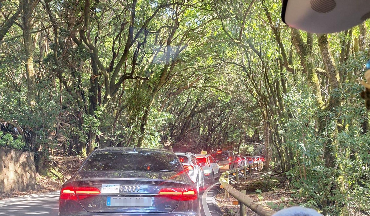 Vecinos de Anaga, contra la masificación: amenazan con “colapsar las entradas de los parking de Santa Cruz”