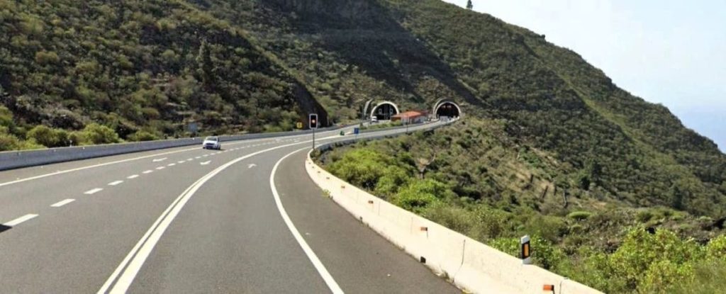 Trazado de un carril en la entrda al túnel del Bicho.
