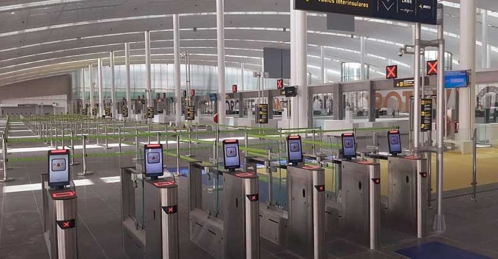 Intenta embarcar en el aeropuerto Tenerife Sur con una fallecida en silla de ruedas