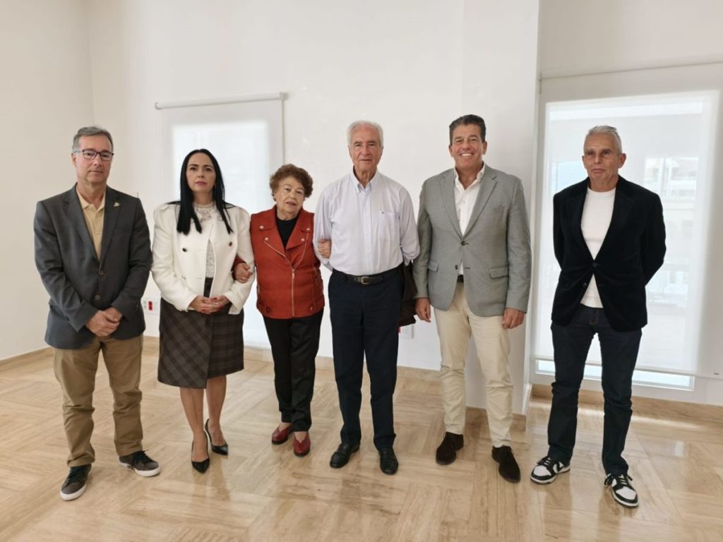 Miembros del CEST y la Plataforma tras la reunión de ayer. Sergio Méndez
