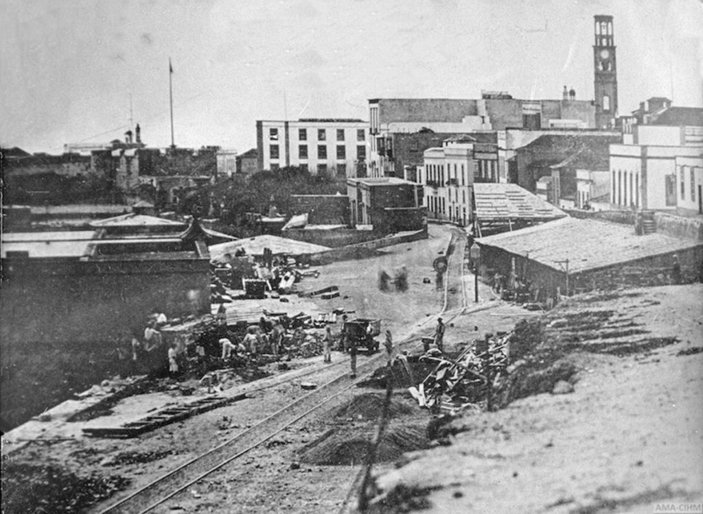 La primera película rodada en Tenerife, en 1896: una escena de mujeres, carbón y barcos de guerra