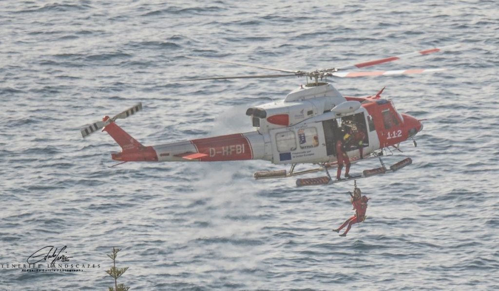 Vuelve a rozar la tragedia en Santiago del Teide: un padre y su hija de 8 años, arrastrados por una fuerte ola a mar abierto