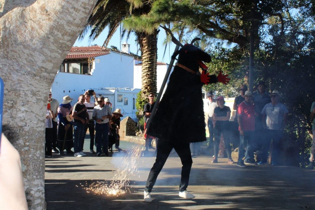 El carnaval donde no hay purpurina, sino diablos: la joya ancestral que resiste en Teno Alto