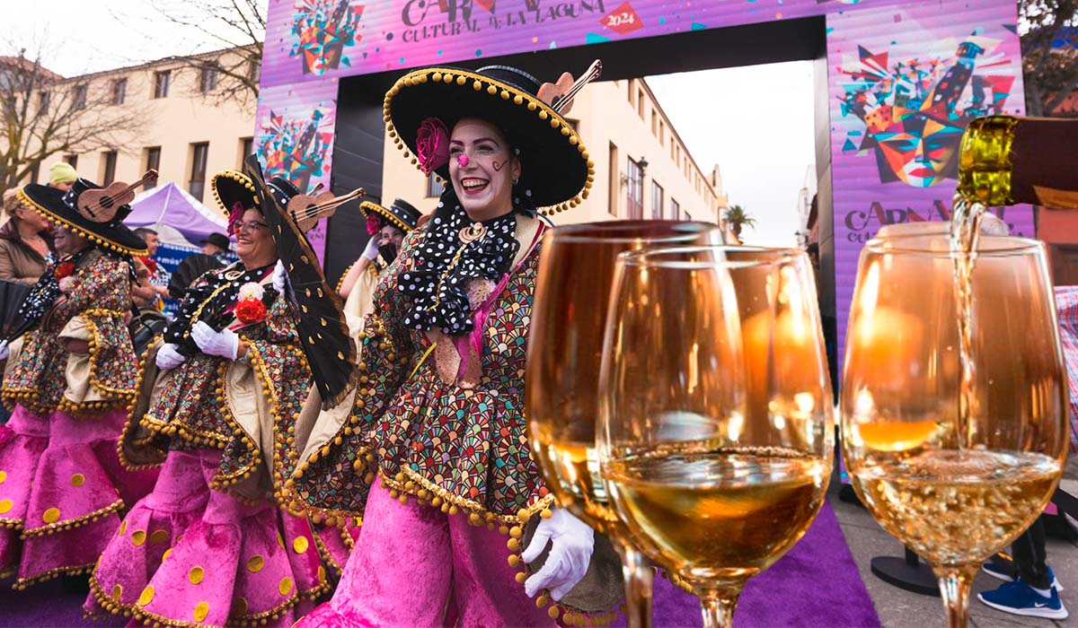 Vinos y Carnaval en La Laguna: la fiesta este fin de semana que une ritmo latino y 4 bodegas referentes