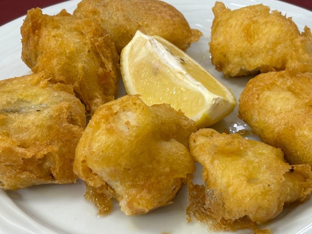 Comer en un pueblo pesquero de Tenerife: la tasca con nota casi perfecta que mantiene la tradición