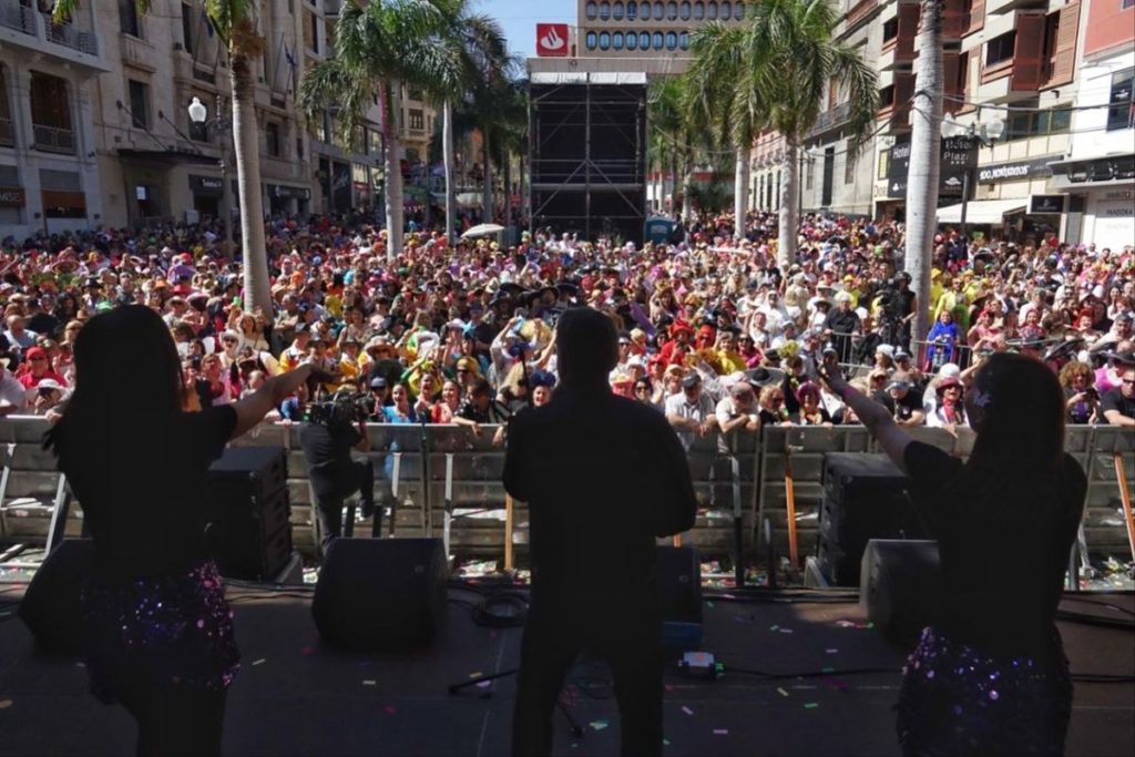 Guía completa del Domingo de Piñata en Tenerife: horarios, conciertos y el fin de fiesta en Santa Cruz