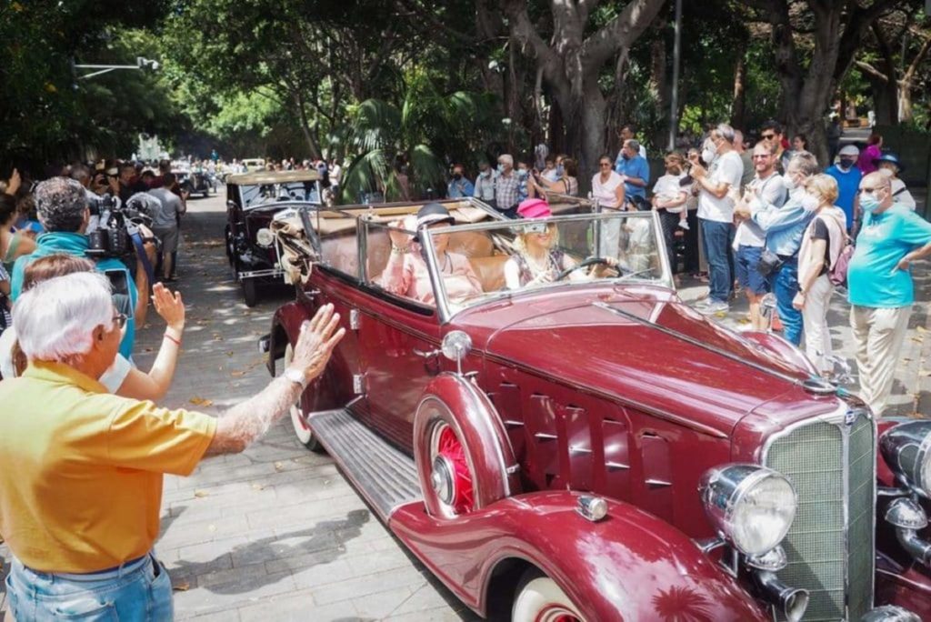 Domingo de Piñata en Santa Cruz: Un desfile de leyenda y música para despedir la fiesta