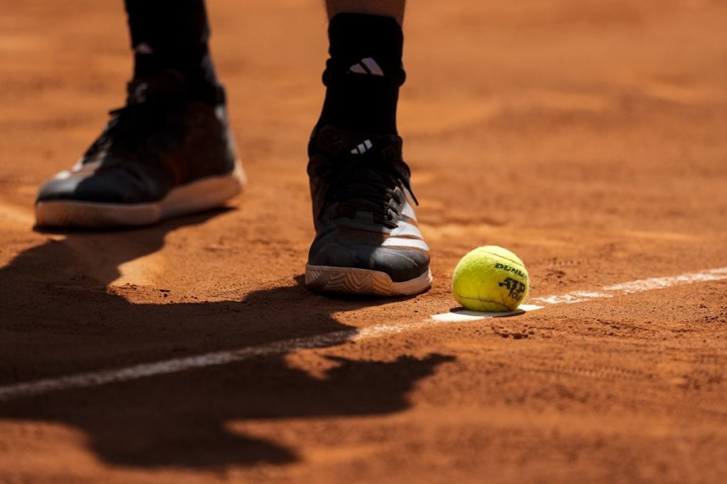 A juicio este lunes el entrenador de tenis acusado de abusar sexualmente de una jugadora, menor de edad