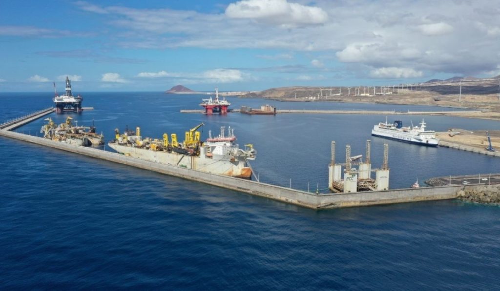 Vista de las instalaciones del Puerto de Granadilla, que recibirá una inversión de casi 40 millones de euros para completar su muelle de Ribera