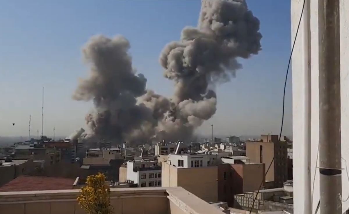 EUU e Israel lanzan un ataque masivo contra el corazón del poder en Irán