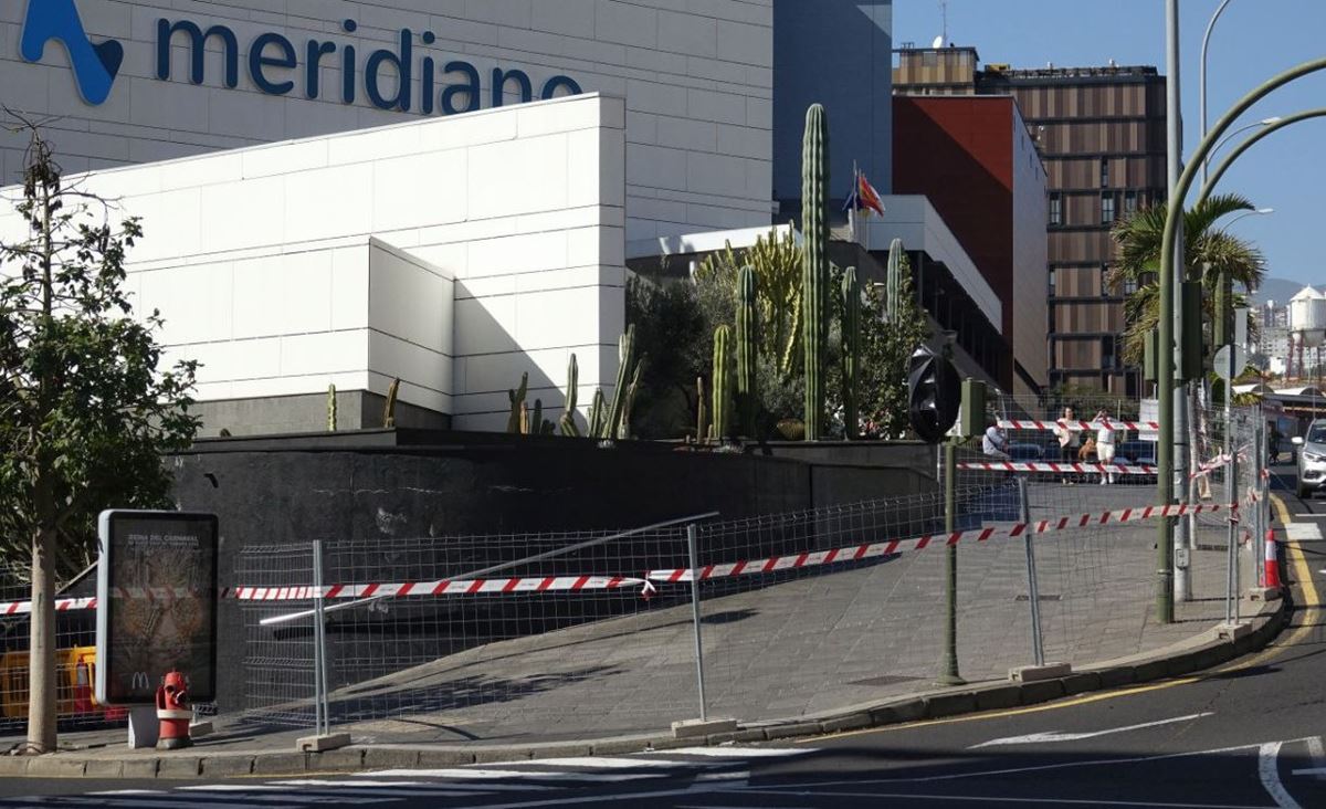 Adiós a las caídas junto al Meridiano: Santa Cruz reforma la esquina más "peligrosa" para los peatones