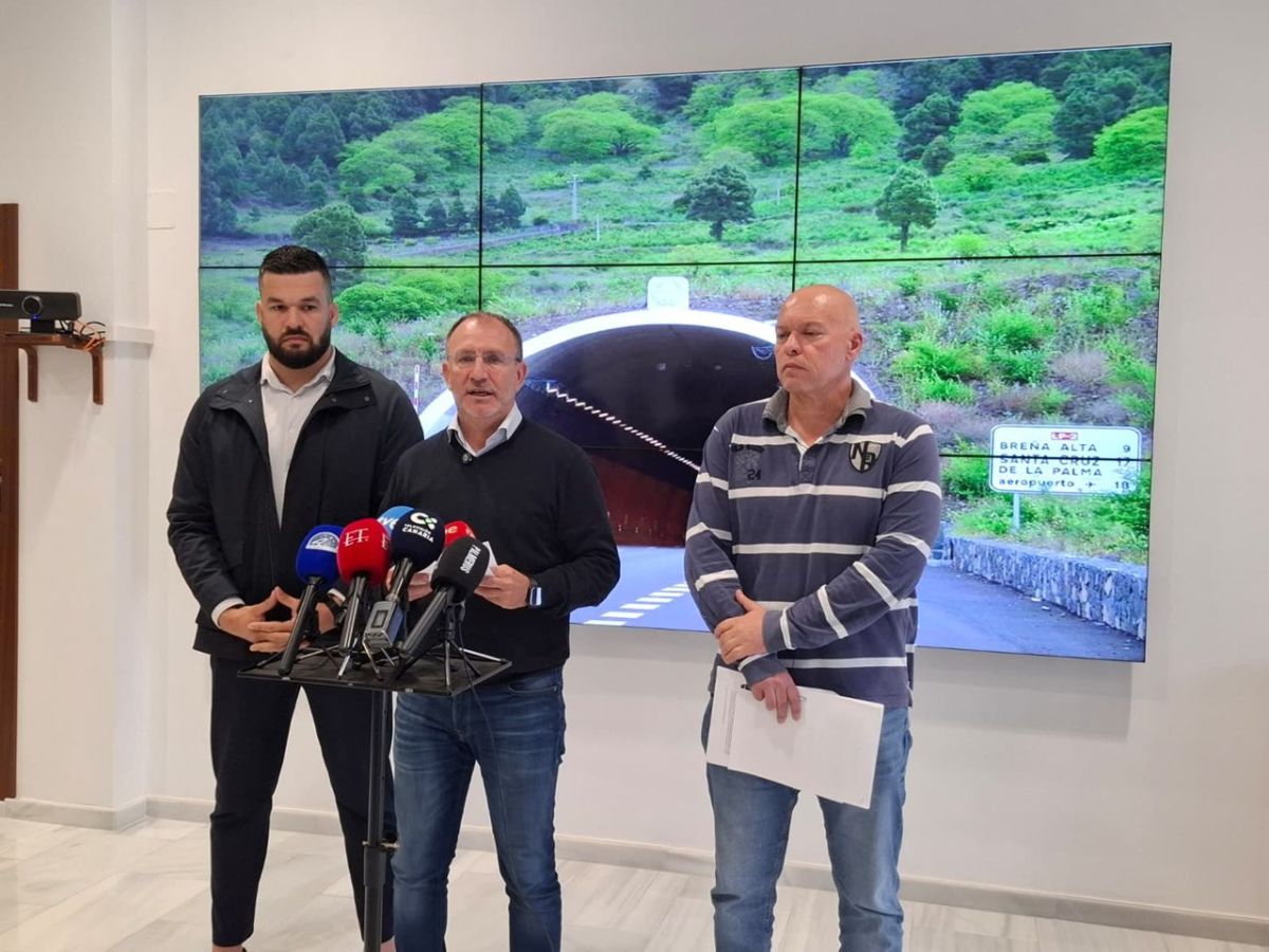 El presidente insular Sergio Rodríguez compareció junto al consejero de Infraestructuras.
