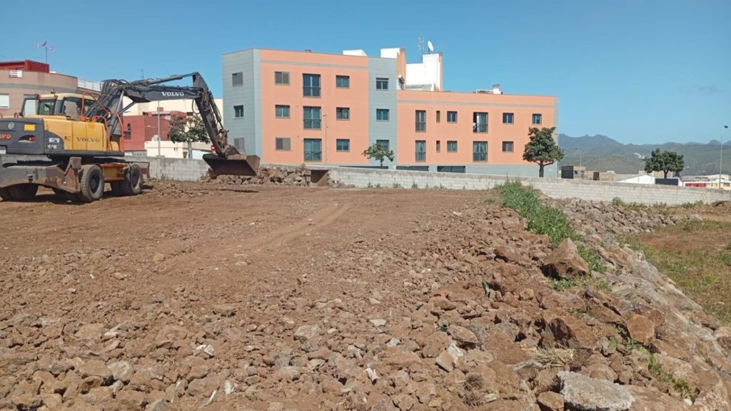 Trabajos en la parcela donde se ubicará el nuevo depósito.