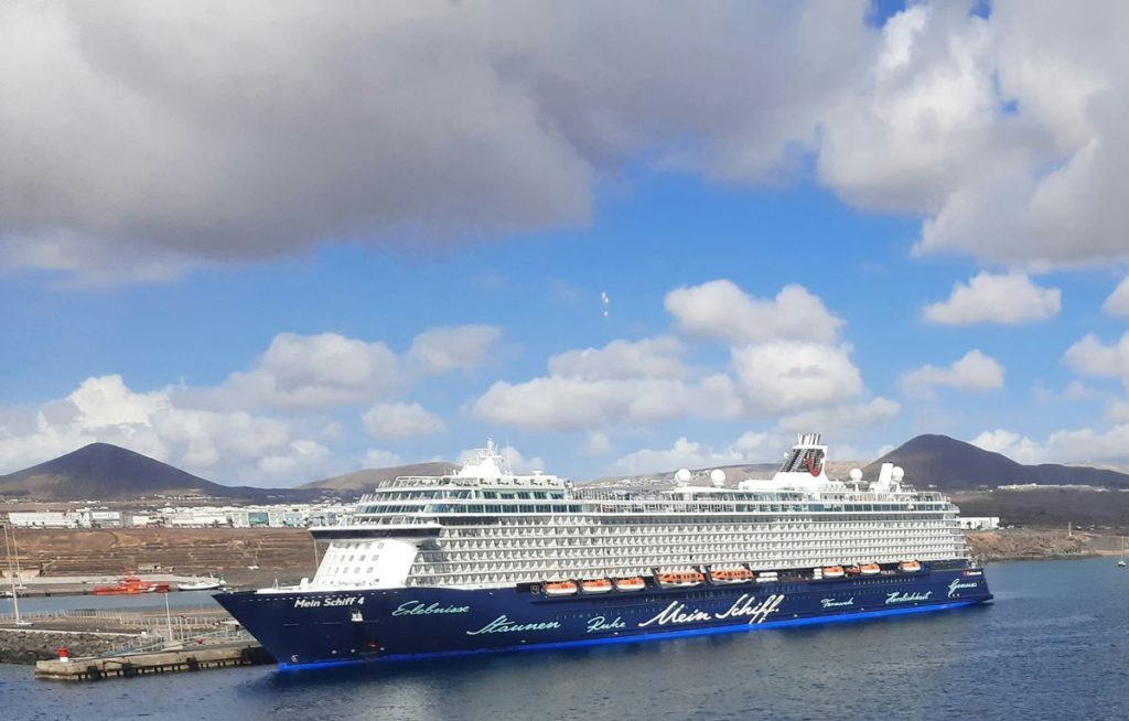 Cae en el Muelle de Los Mármoles con un cargamento récord: casi una tonelada de hachís en un furgón que detectó la Policía Nacional