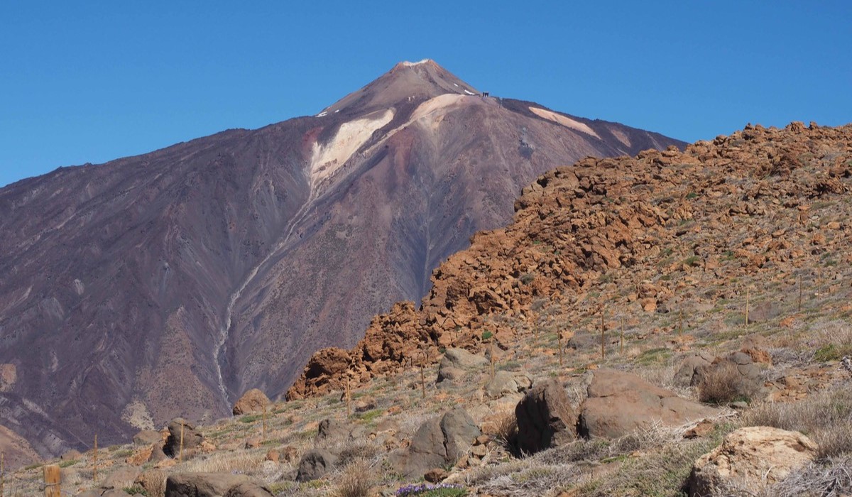 Aceras de piedra canaria y muros de control: los cambios que vienen en el Parque Nacional del Teide