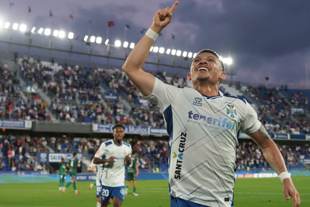 Blindado hasta 2028: uno de los jugadores más queridos por la afición del CD Tenerife firma su renovación