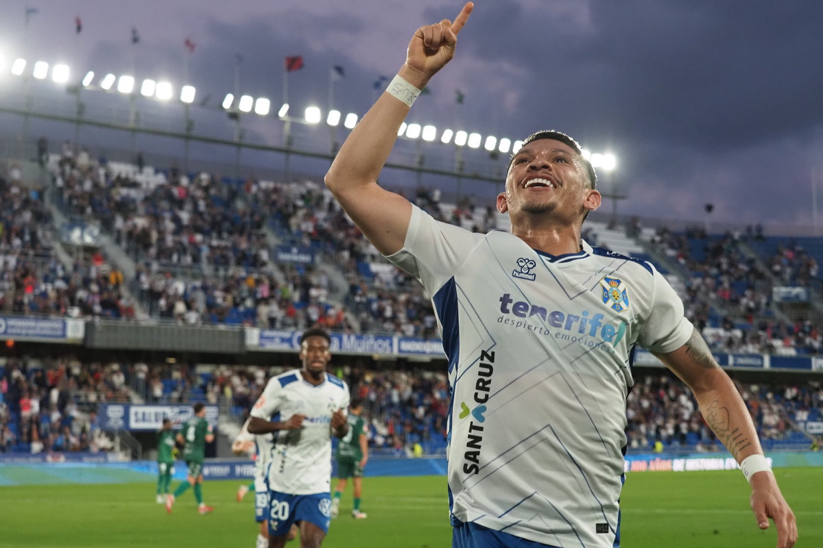 Blindado hasta 2028: uno de los jugadores más queridos por la afición del CD Tenerife firma su renovación