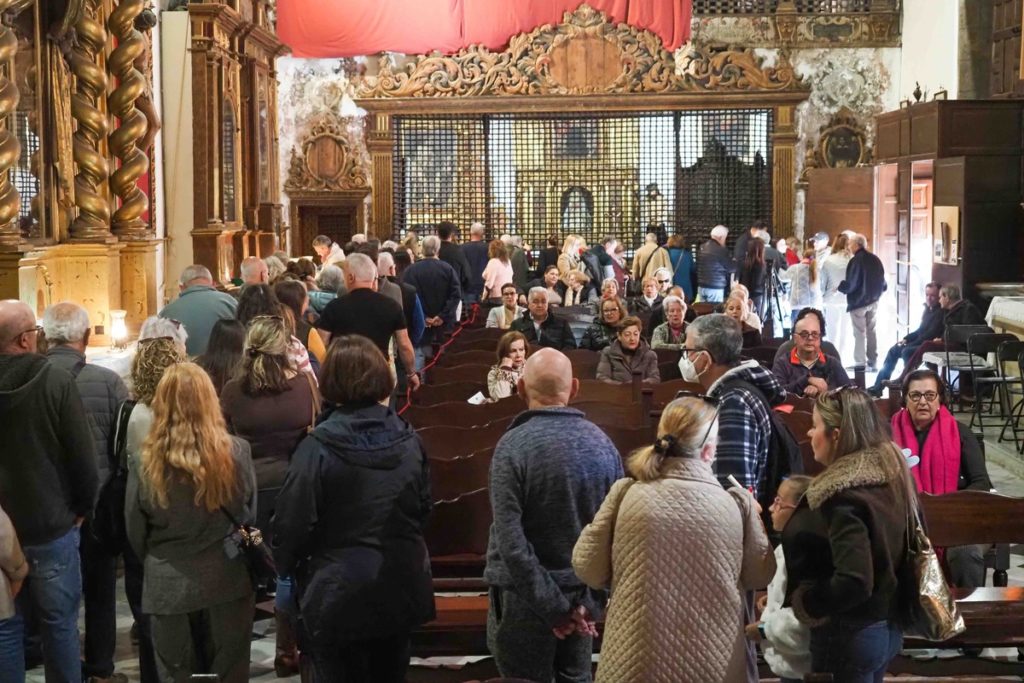 Una multitud de fieles visita a la ‘Siervita’ en el 295 aniversario de su muerte