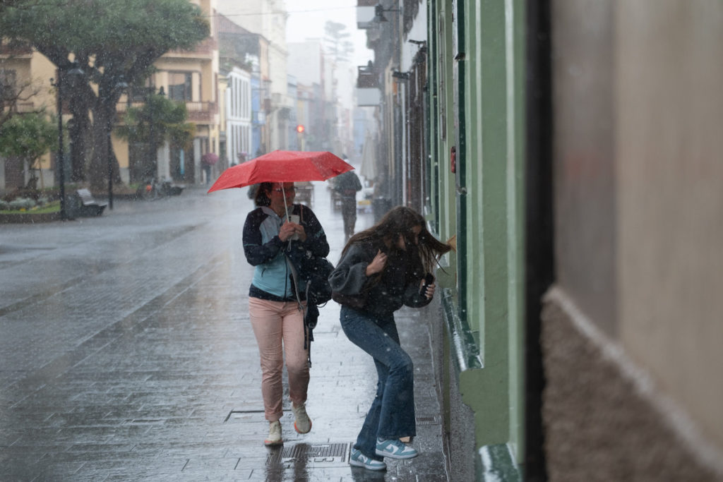 Imágenes del mal tiempo este jueves en Tenerife. | Sergio Méndez