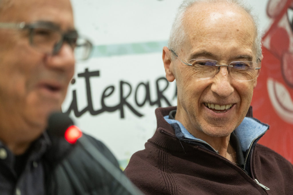 El periodista Carmelo Rivero presenta su poemario ‘Como miran los mares’