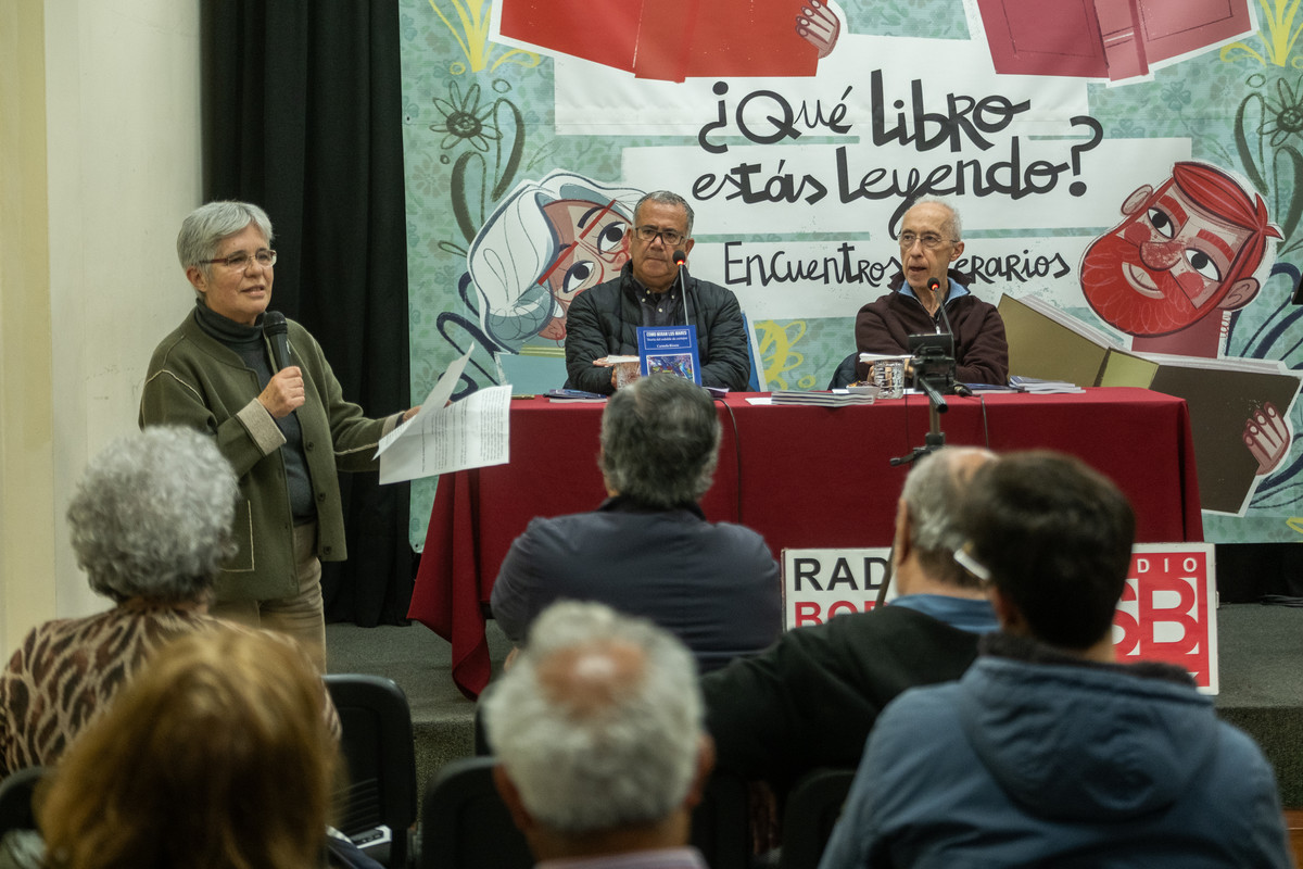 Juan Luis Calero y Carmelo Rivero presentaron ayer el poemario.