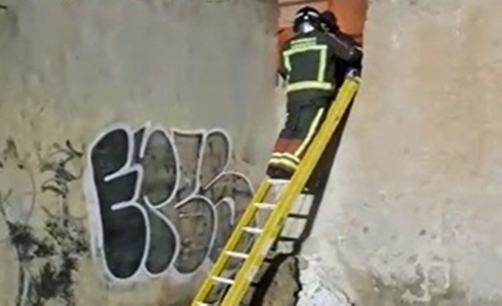 Pánico en una vivienda de Canarias: prende fuego a la casa con los moradores dentro tras ser pillado robando