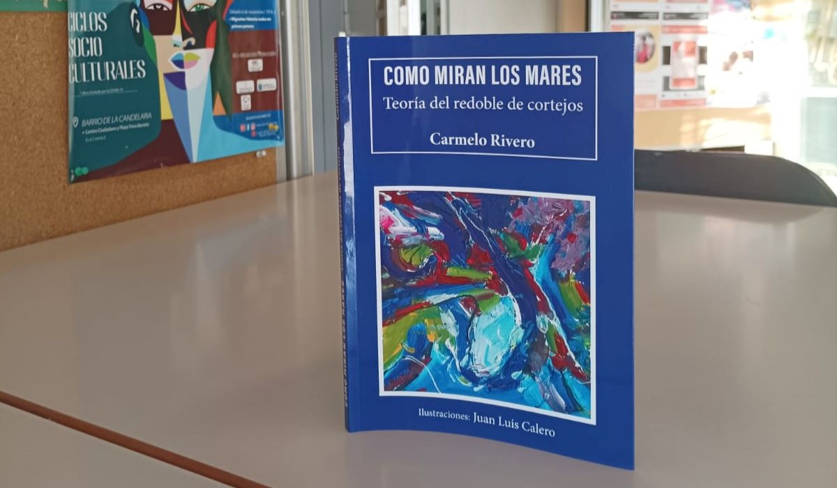 Carmelo Rivero publica ‘Como miran los mares’, su primer poemario escrito hace 30 años