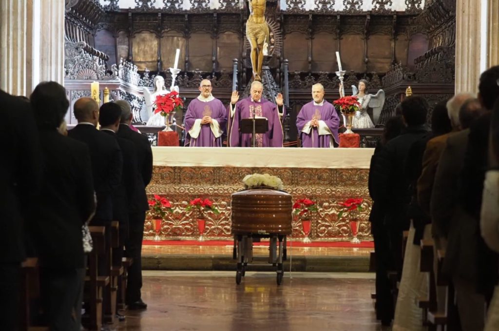 Más de un centenar de personas despiden a Ricardo Melchior durante su funeral en La Laguna