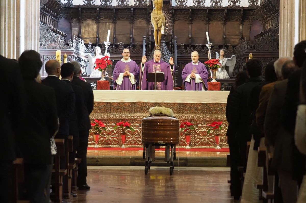 Más de un centenar de personas despiden a Ricardo Melchior durante su funeral en La Laguna