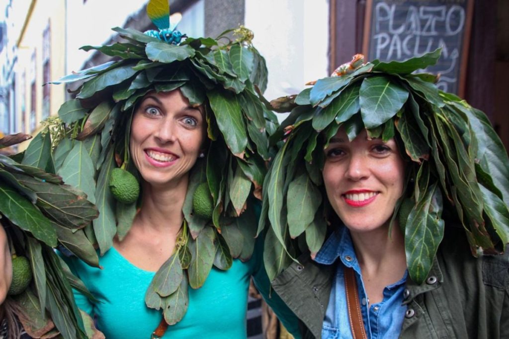 "Y se ha puesto como nuevo comprándose un peluquín": la fiesta de La Peluca de Santa Cruz de La Palma