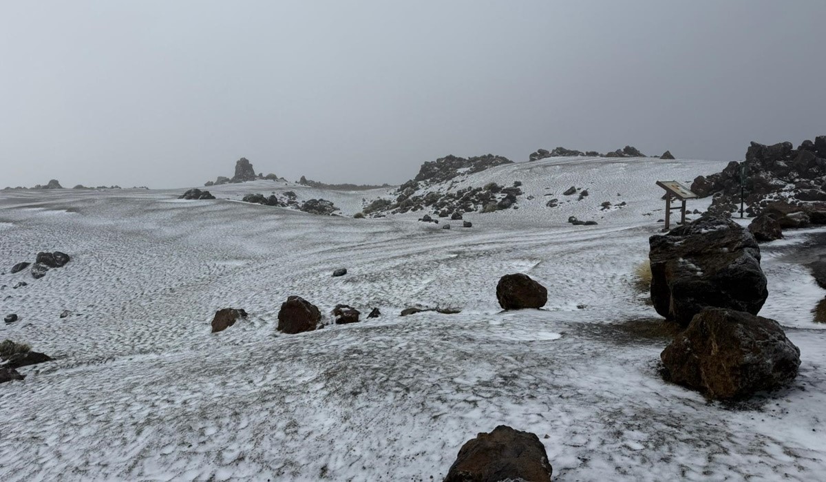 El Teide amanece cubierto de blanco: la nevada obliga a cerrar los accesos y activar un dispositivo especial. | Archivo