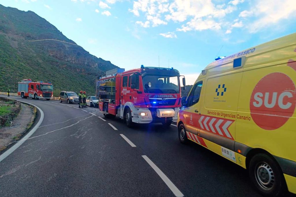 Dos heridos en un aparatoso choque frontal en Tenerife
