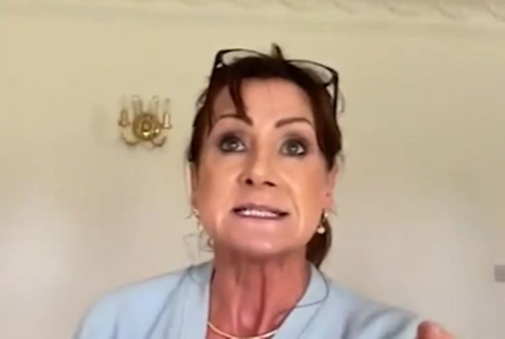 Pamela, la cuidadora que desplumó a una anciana y huyó a Tenerife para comprarse un Audi