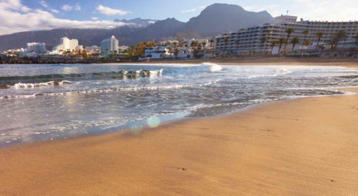 Dramático rescate en el sur de Tenerife: logran reanimar a un hombre que entró en parada en el agua