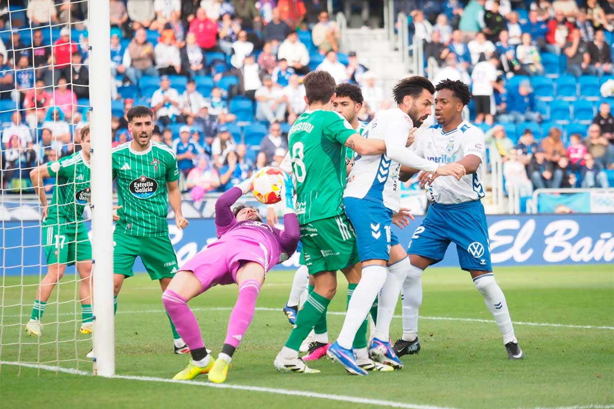 El CD Tenerife cae en el Heliodoro ante el Racing de Ferrol (0-1)