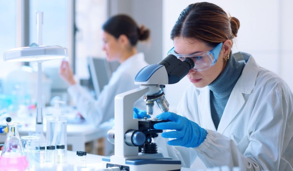 Canarias, a la cabeza de Europa en mujeres científicas: representan casi el 60% del sector