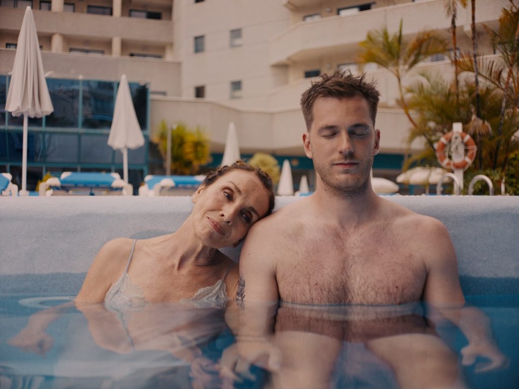Ana Belén y Manu Vega protagonizan Islas, rodada en Tenerife.