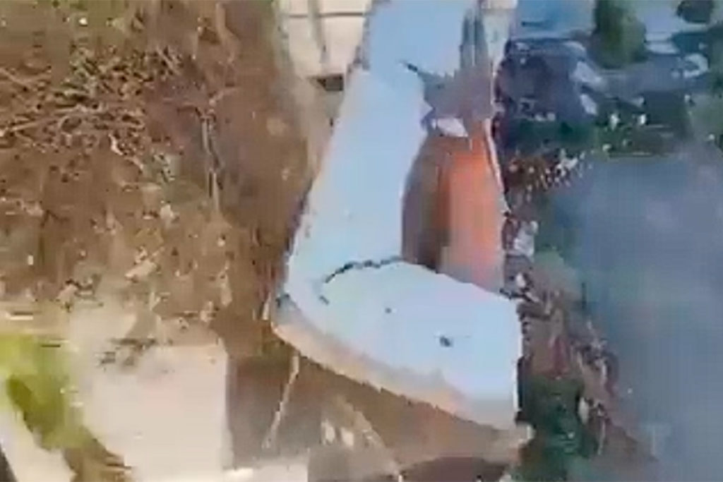 Susto en Tazacorte: colapsa un muro por el viento a escasos metros de varios clientes