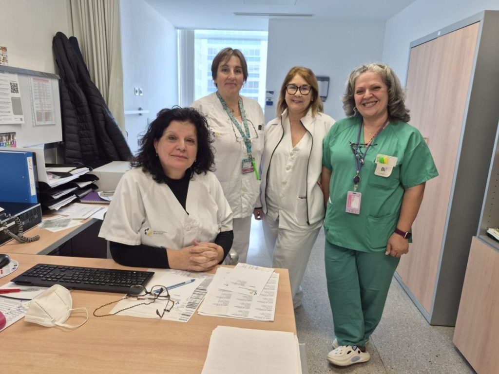 El HUC administra tratamiento a 50 pacientes con cáncer en su domicilio