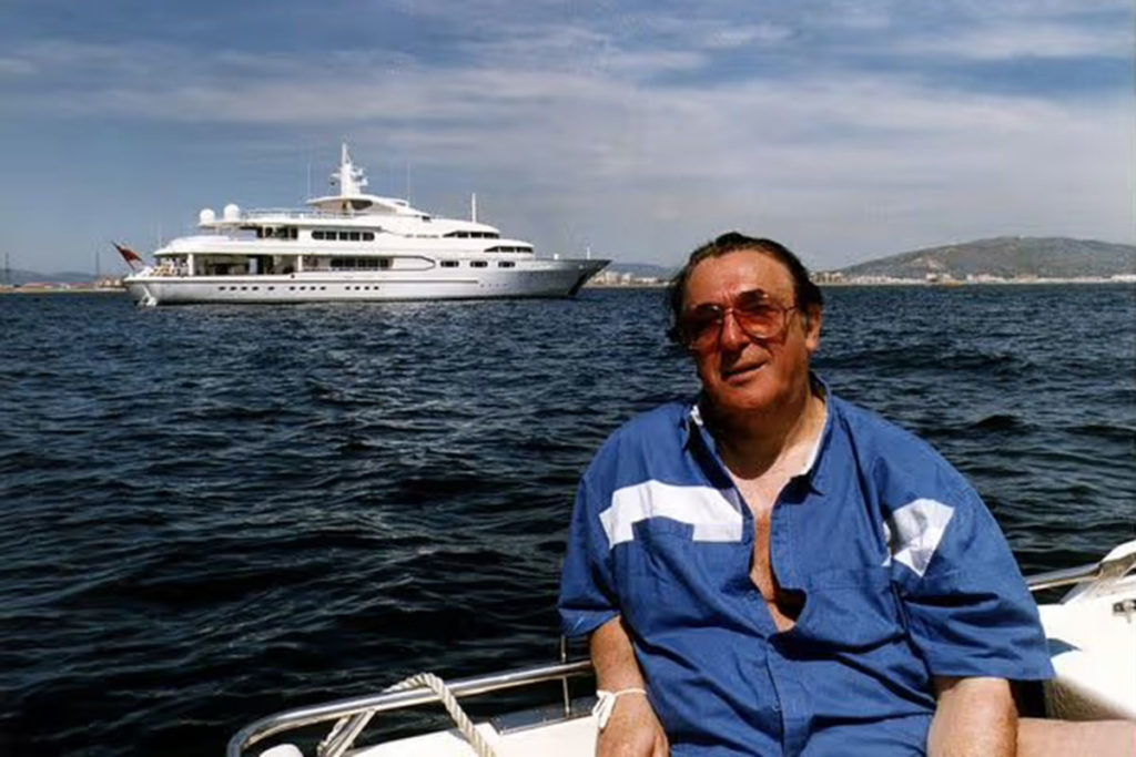 La enigmática muerte del expropietario del Daily Mirror en las costas de Arona que precedió a la red sexual de Epstein