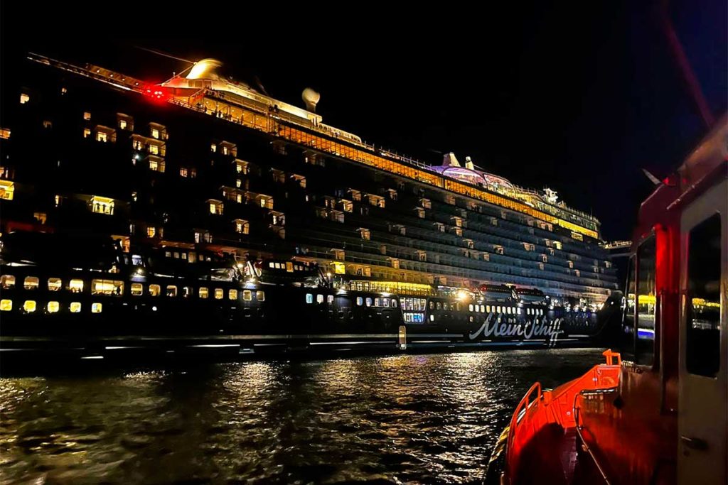 Evacúan de urgencia a un tripulante de un crucero que acababa de salir de Tenerife