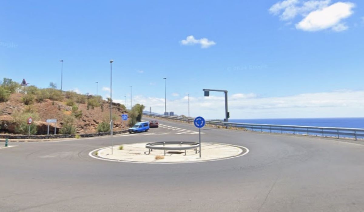 Localizan un cadáver en una rotonda de la TF-4